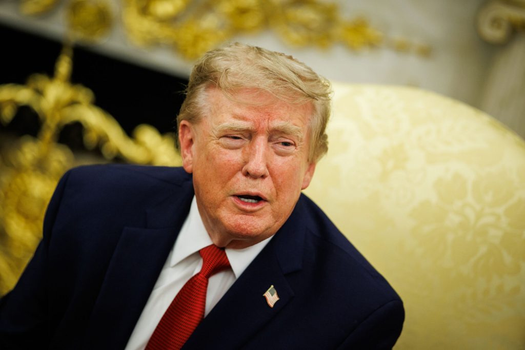 Vor exista consecinte majore Donald Trump avertizeaza asupra sanciunilor economice pentru tarile care sustin Iranul