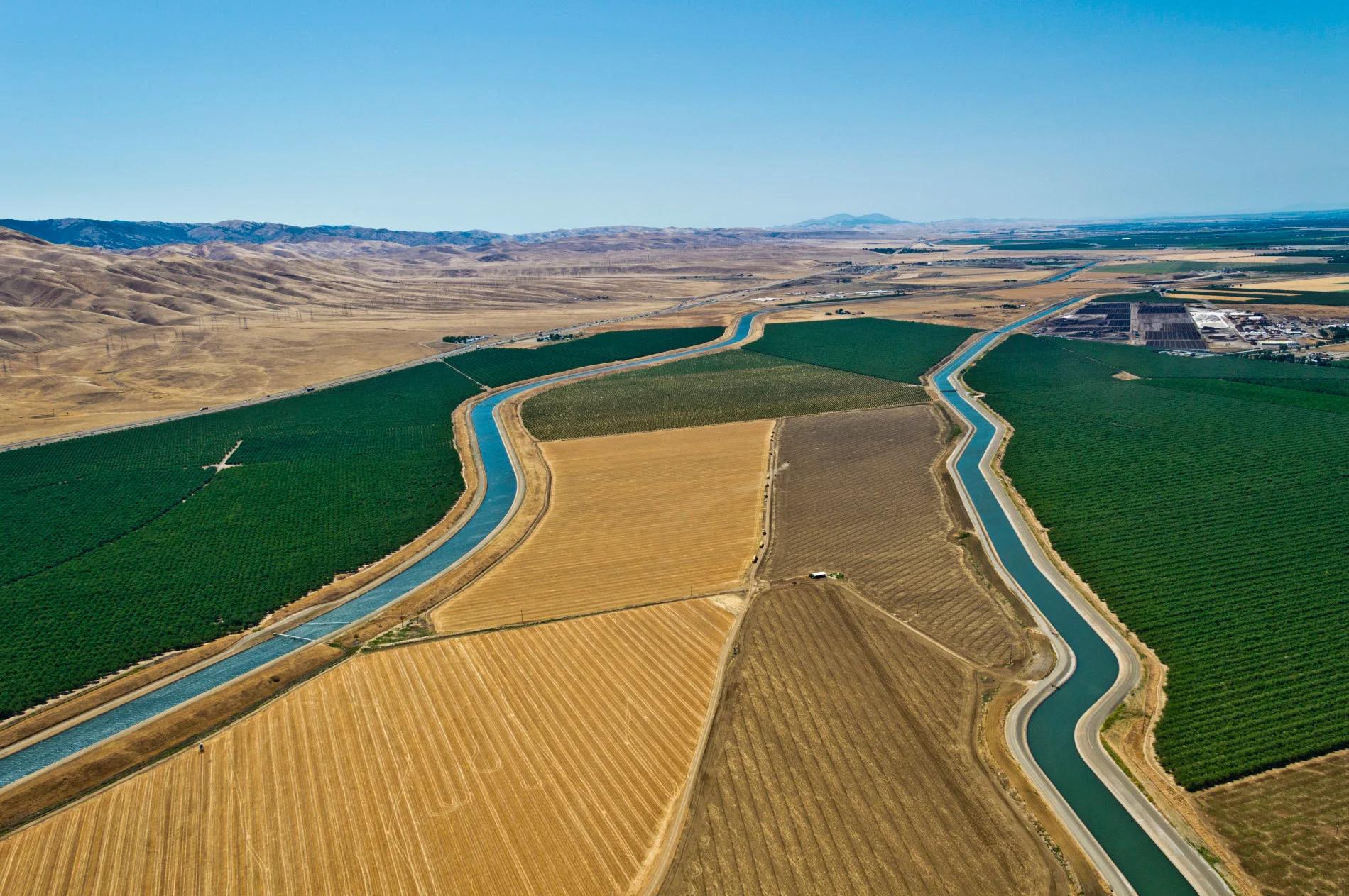 california pierde irevocabil o rezerva vitala de apa un sfert din productia agricola a statului unite depinde de aceasta regiune