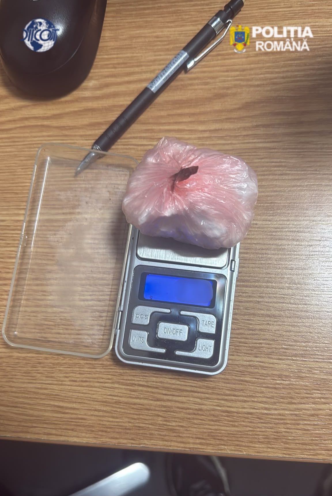 cocaina vanduta cu 12700 de lei in craiova doi suspecti au fost retinuti