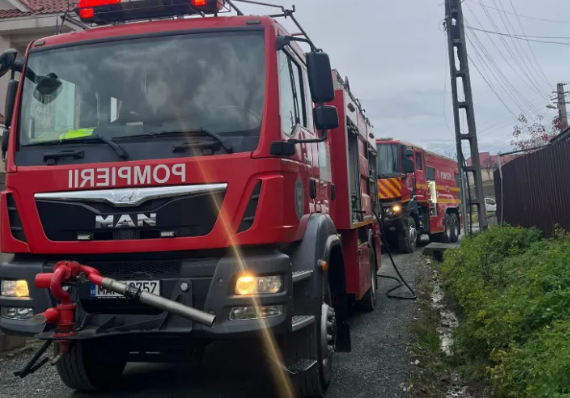 momente de panic n cluj o cabin din lemn a ars ca o tor pompierii au intervenit pentru a stinge incendiul