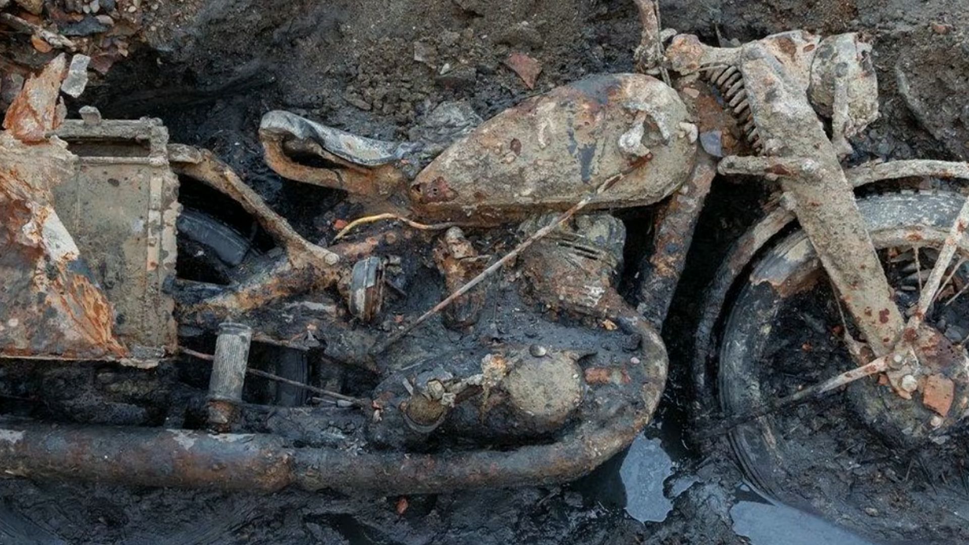 motocicleta din al doilea razboi mondial gasita in dunare la budapesta
