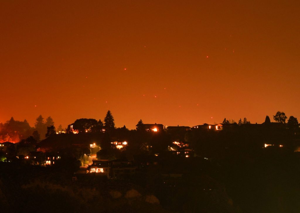 prima victima a incendiului devastator din columbia britanica o femeie de 80 de ani a murit incercand sa evacuieze zona