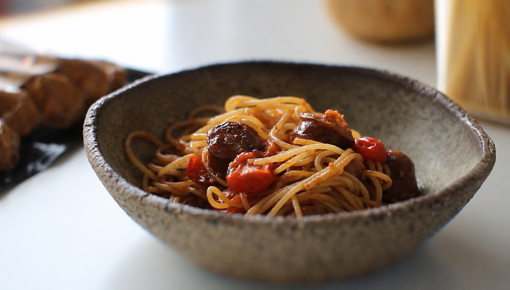 spaghetti rustica cu carnati uscati si telemea