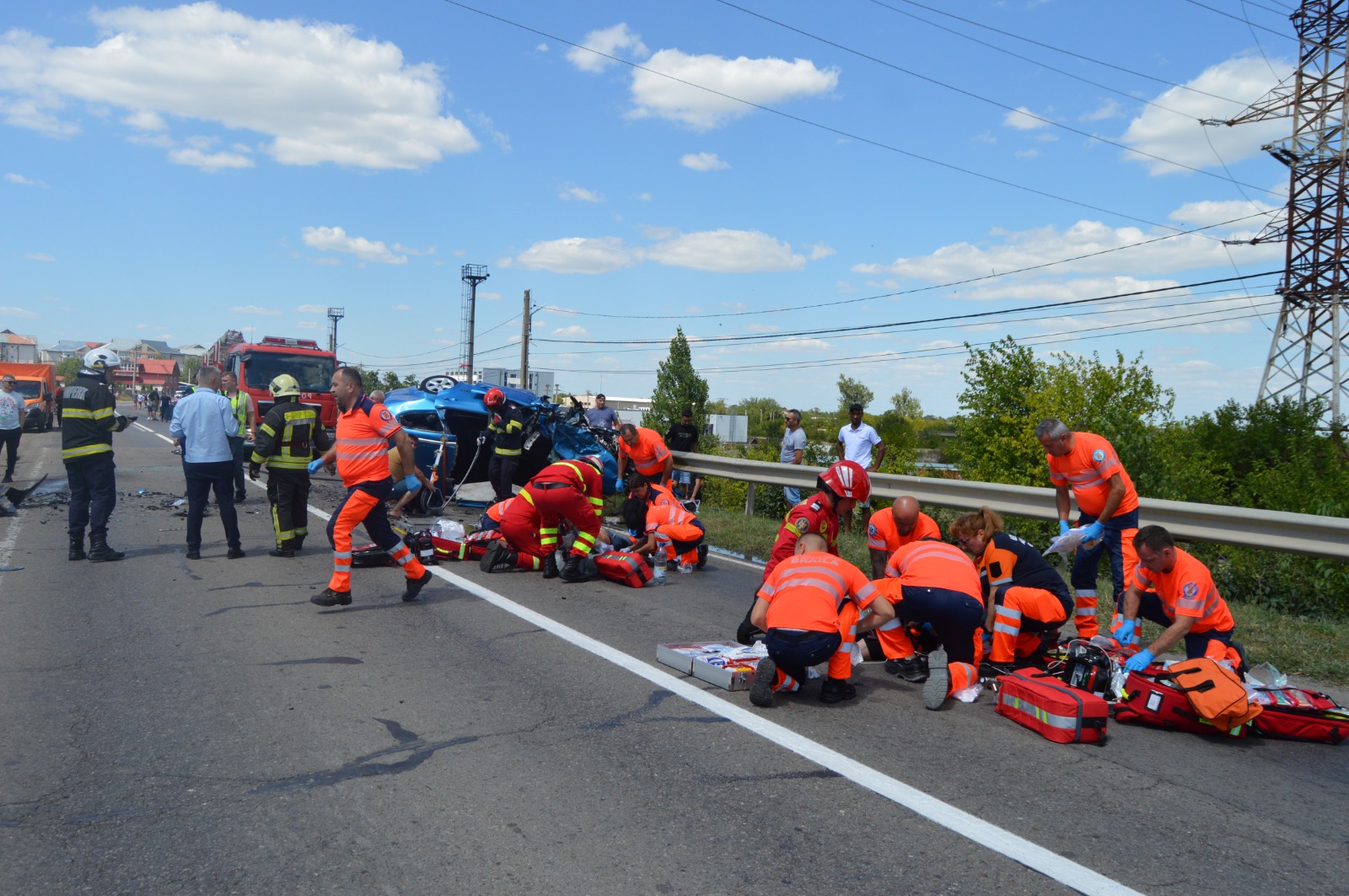 tragedie in judetul braila doi soti au murit o mama si trei copii au fost raniti 7 ambulante au fost trimise la fata locului