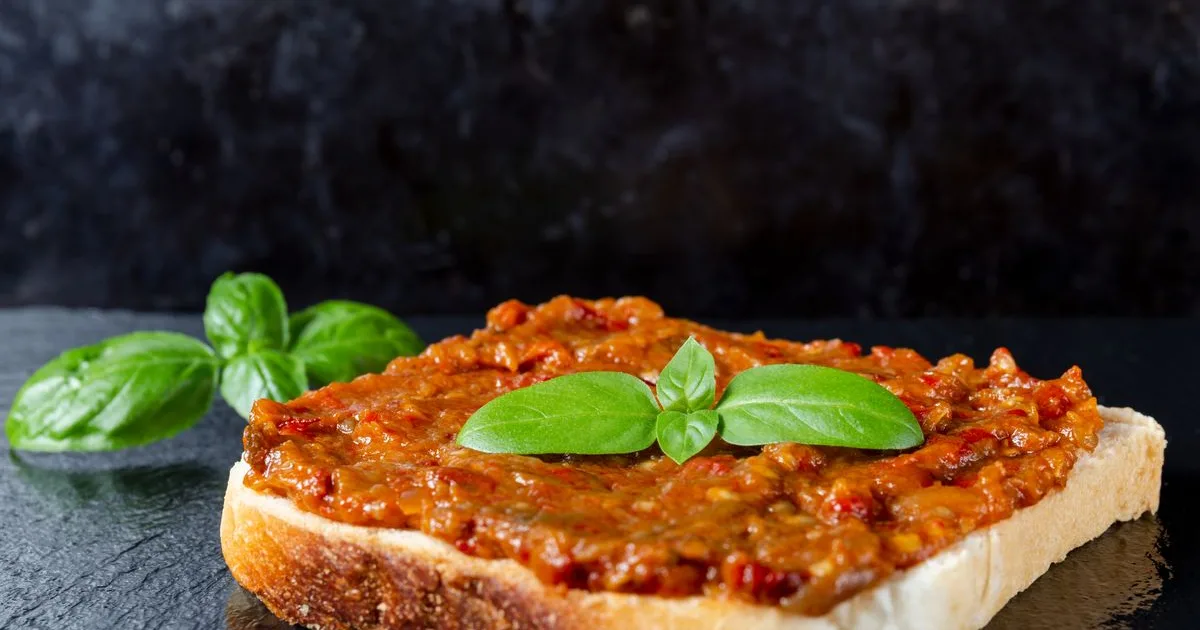 De ce se pune zahăr în zacuscă. Trucul care echilibrează gustul fără să îndulcească 2 De ce se pune zahăr în zacuscă. Trucul care echilibrează gustul fără să îndulcească