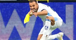Fotbalist israelian eliminat după ce a mimat un atac armat la steagul de corner