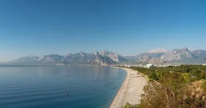 Orașul european perfect pentru plajă în septembrie. Temperaturi de până la 31°C