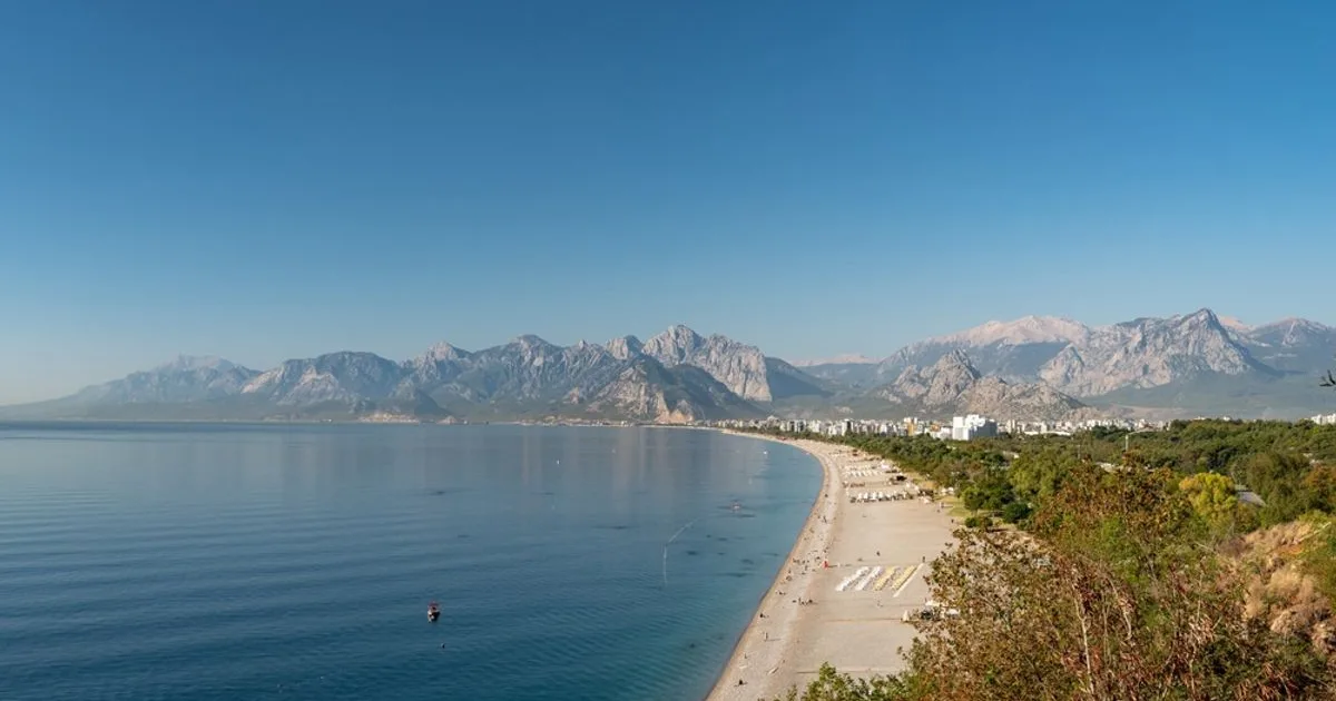 Orașul european perfect pentru plajă în septembrie. Temperaturi de până la 31°C 1 Orașul european perfect pentru plajă în septembrie. Temperaturi de până la 31°C