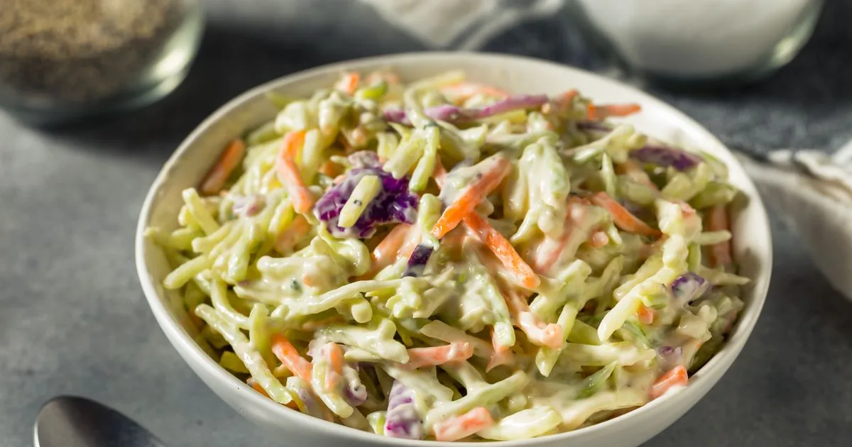 Salată Coleslaw fără apă: trucul simplu de știut înainte de dressing 1 Salată Coleslaw fără apă: trucul simplu de știut înainte de dressing