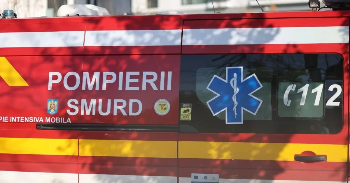 Un balcon s-a prăbușit peste un autoturism în Sectorul 4 al Capitalei 1 Un balcon s-a prăbușit peste un autoturism în Sectorul 4 al Capitalei