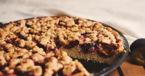 Streusel cu prune, desertul german perfect pentru sezonul rece