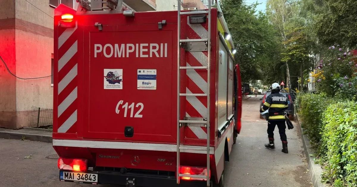 Trei locuințe cuprinse de flăcări în Brăila; o femeie a suferit intoxicație cu fum