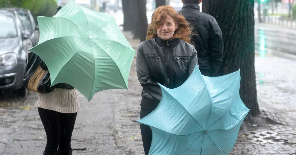 Vreme înnorată și ploioasă în București până luni, cu temperaturi sub normal